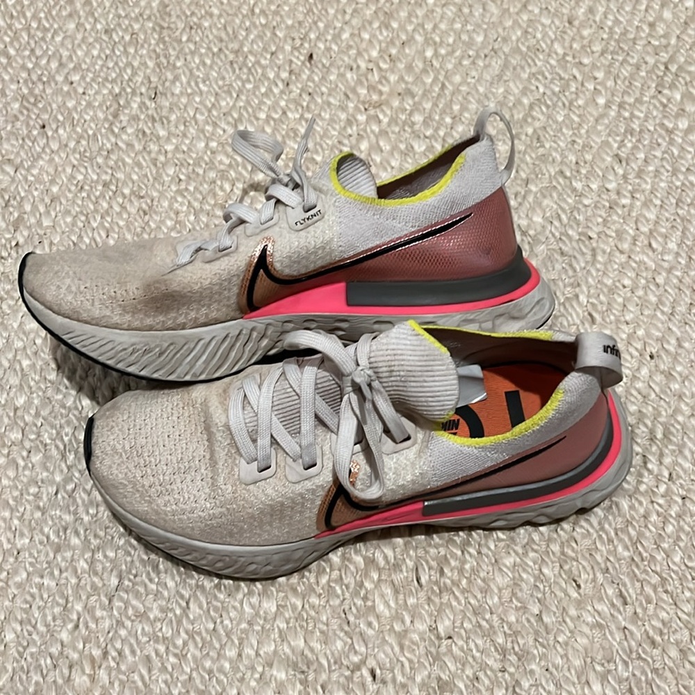 Nike Flyknit I finity React Running Shoe - Picture 2 of 9